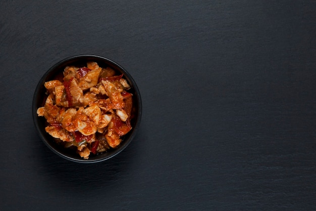 Fried chicken pieces with peanuts and peppers