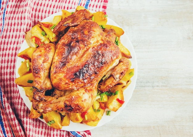 Pollo fritto. giorno del ringraziamento. messa a fuoco selettiva carne di cibo