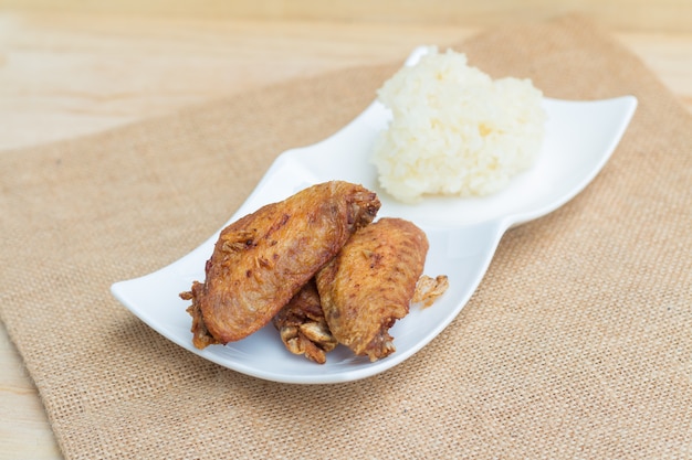 Fried chicken wings and crispy garlic with sticky rice