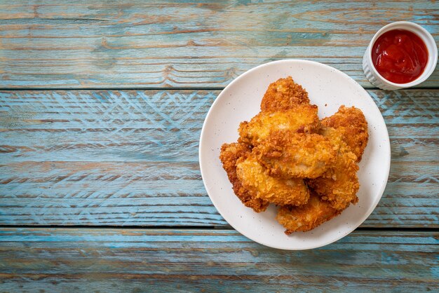 Photo fried chicken wings with ketchup - unhealthy food