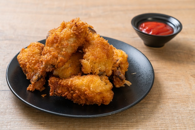 fried chicken wings with ketchup