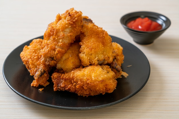 fried chicken wings with ketchup