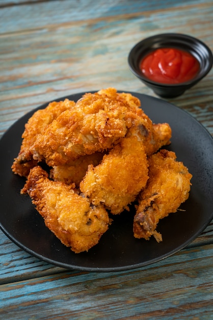 Fried chicken wings with ketchup