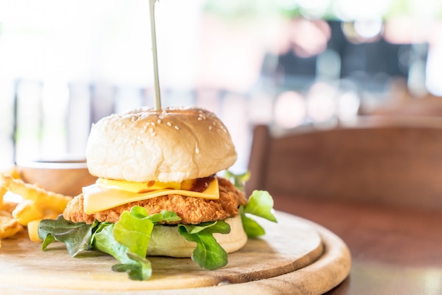 Photo fried chicken with cheese burger