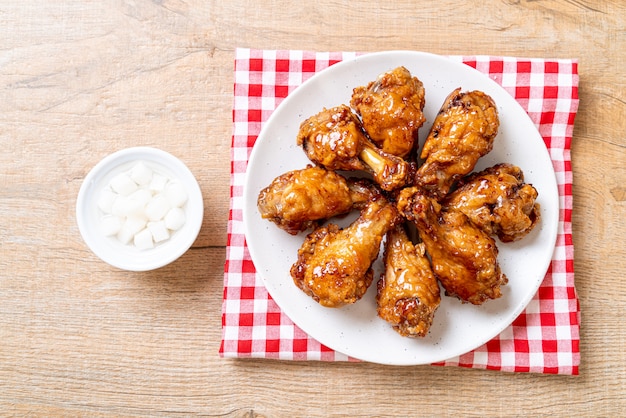 Fried chicken with sauce