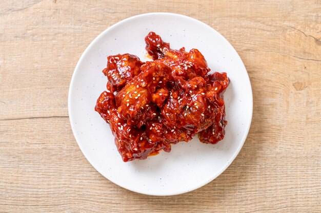 fried chicken with spicy sauce 