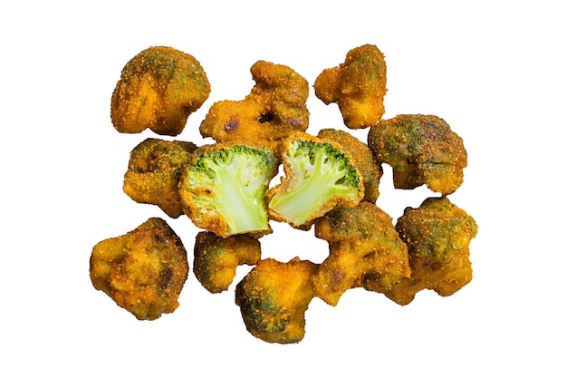 Fried Crumbed broccoli op keukentafel geïsoleerd op een witte achtergrond