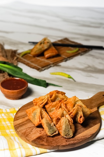 Gnocchi fritti specialità indonesiane con salsa piccante al peperoncino