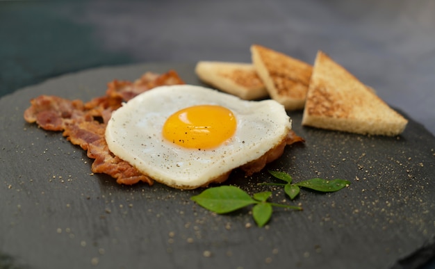 Fried egg on the bacon