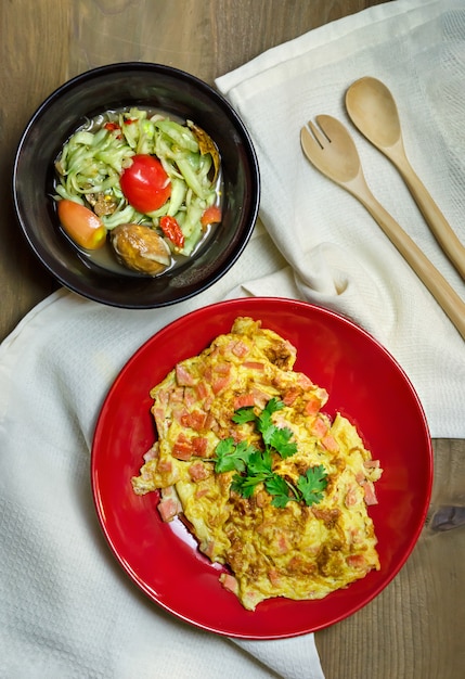 Fried egg and spicy cucumber salad 