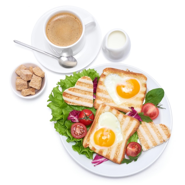 Photo fried egg on toast bread isolated on white background