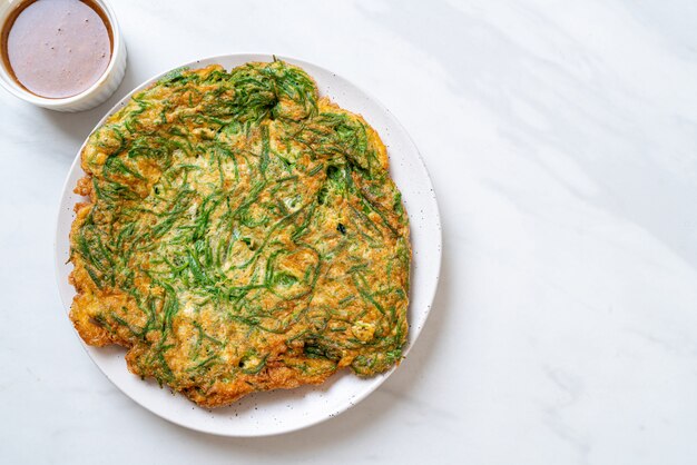 Fried egg with climbing wattle and spicy shrimp paste