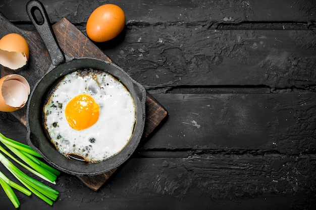 Fried egg with green onions and seasonings