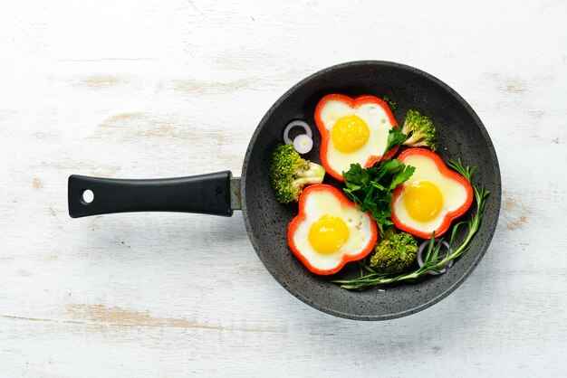 Fried egg with sweet pepper on a black plate Top view Free copy space