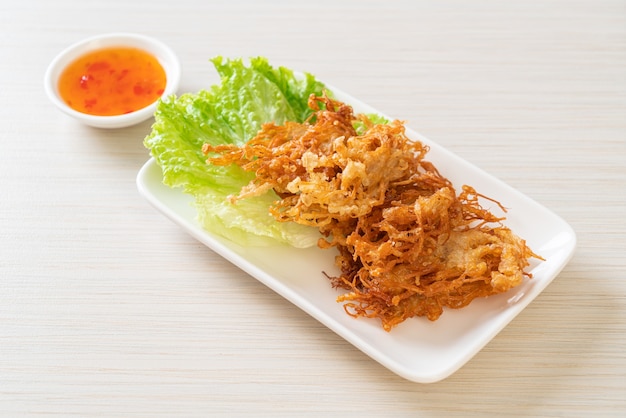 Fried Enoki Mushroom of Golden Needle Mushroom - veganistisch en vegetarisch eten