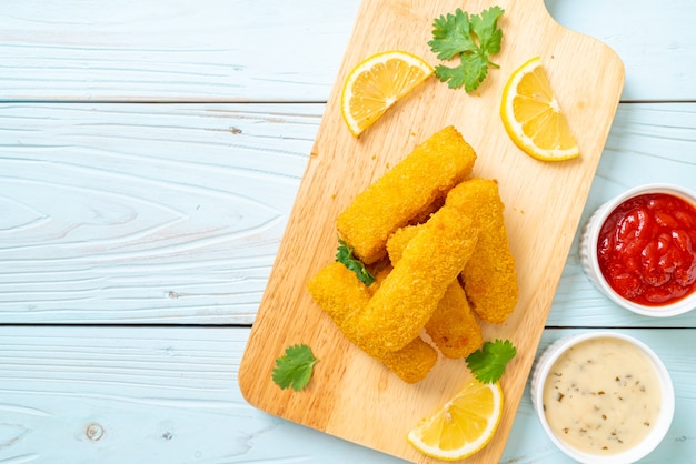 Photo fried fish finger stick or french fries fish with sauce