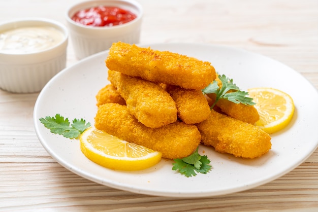 Photo fried fish finger stick or french fries fish with sauce