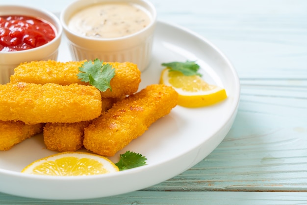 Photo fried fish finger stick or french fries fish with sauce