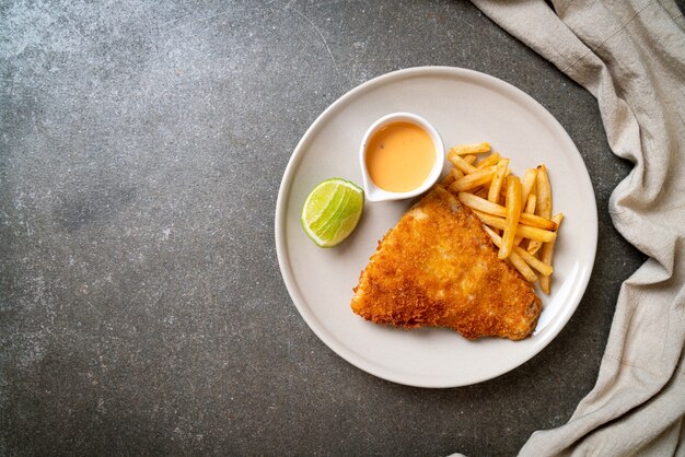 Photo fried fish and potato chips