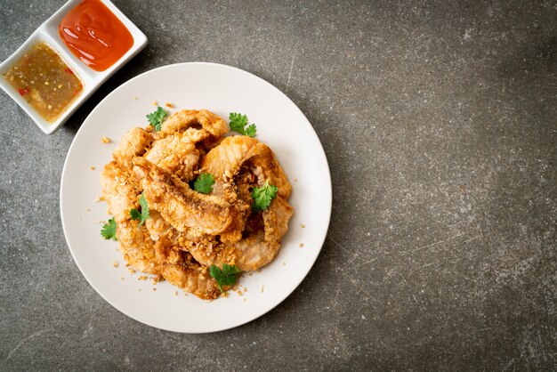 fried fish with garlic