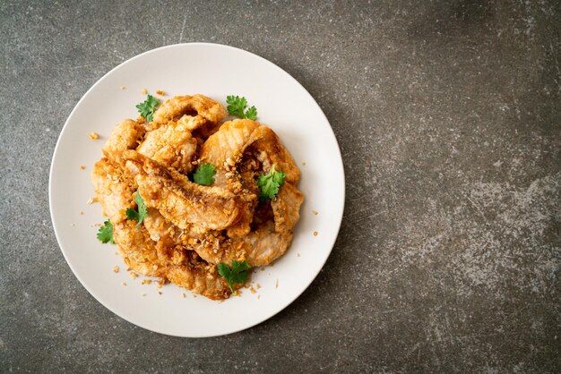 fried fish with garlic