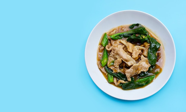 Fried flat noodle with pork and kale in gravy sauce