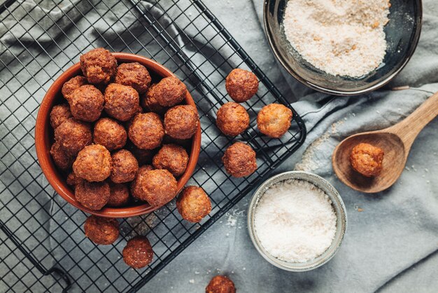 Photo fried home made italian traditional meatballs with parmesan and bread