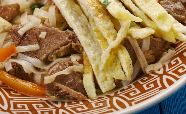 Fried lagman - Uyghur Noodle Roerbak, gerecht uit Centraal-Azië