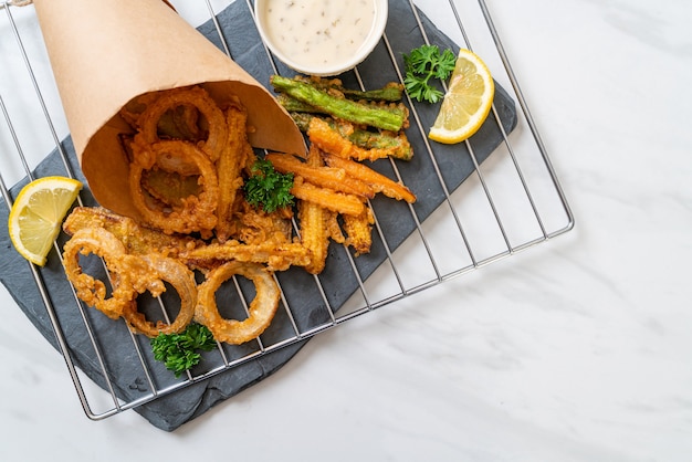 fried mixed tempura with sauce