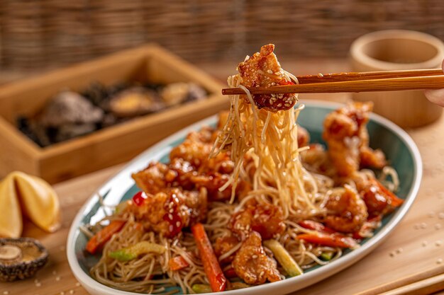 Fried noodles with chicken