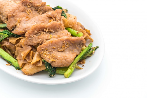 fried noodles with soy sauce and pork 