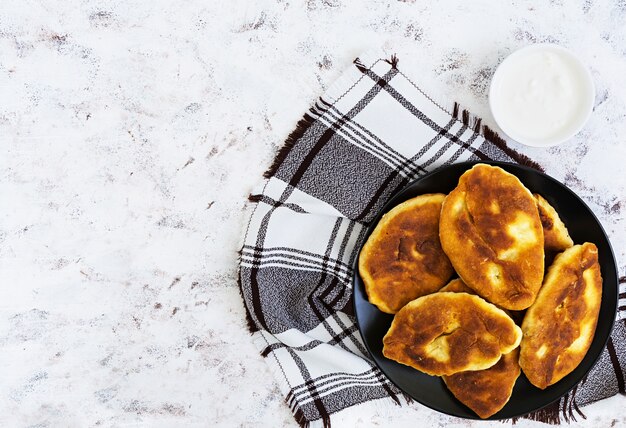 Tortini fritti con patate e fegato.