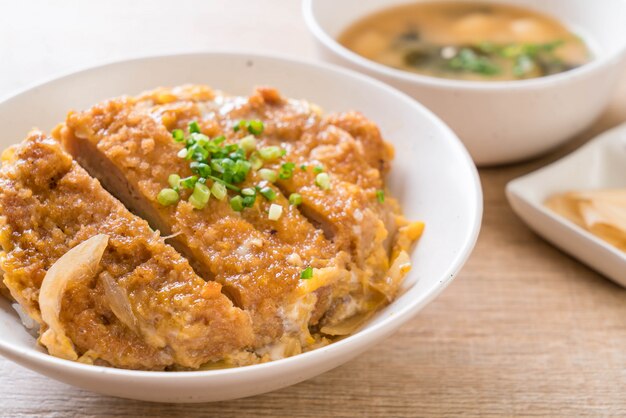 fried pork cutlet rice bowl (Katsudon)