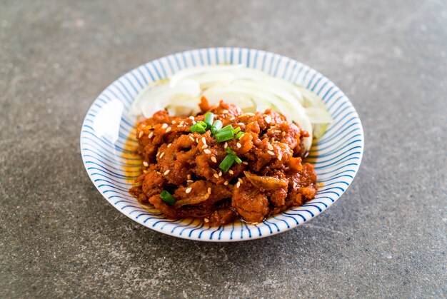 fried pork with spicy korean sauce (bulgogi) 