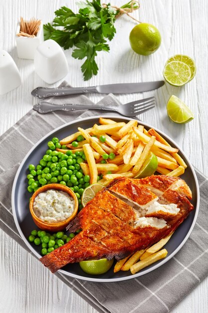 Fried redfish with chips green peas tartar sauce