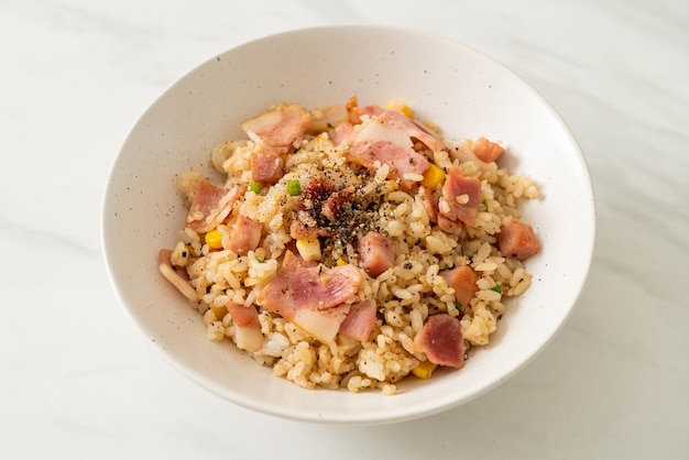 ベーコンハムと黒胡椒丼のチャーハン