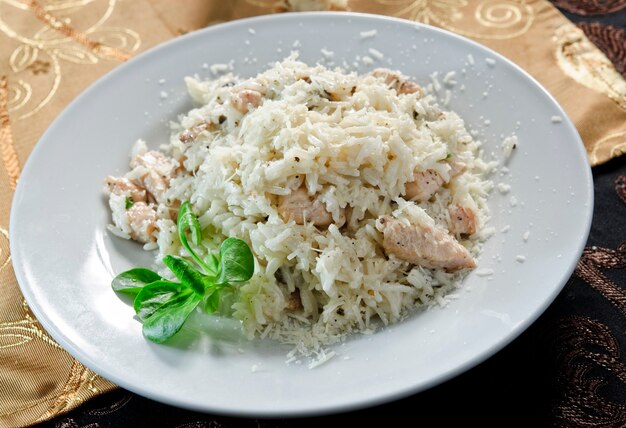 Fried rice with chicken meat and mushrooms