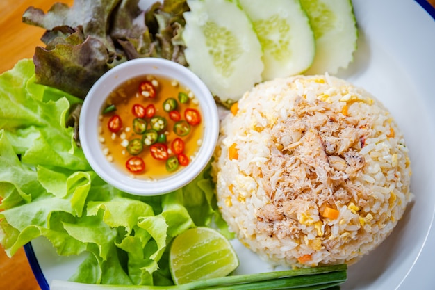 Fried rice with crab and green vegetable