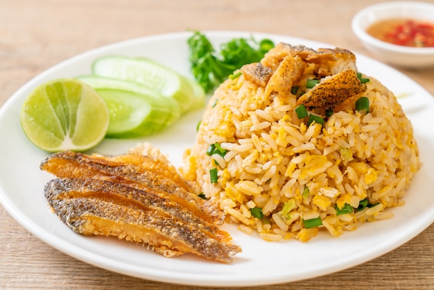 fried rice with crispy gourami fish