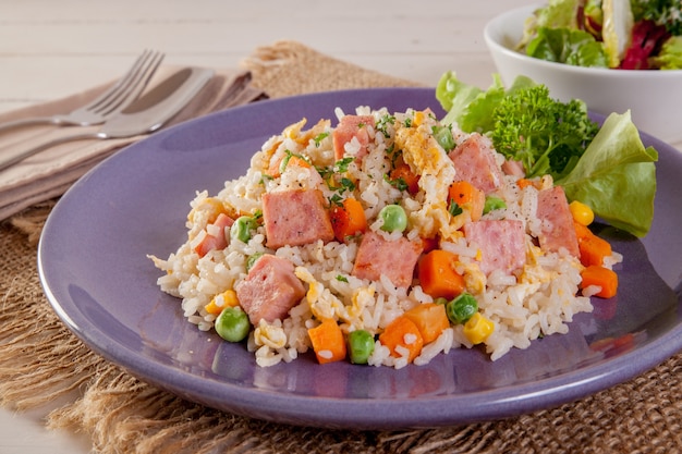 Fried rice with ham and egg 