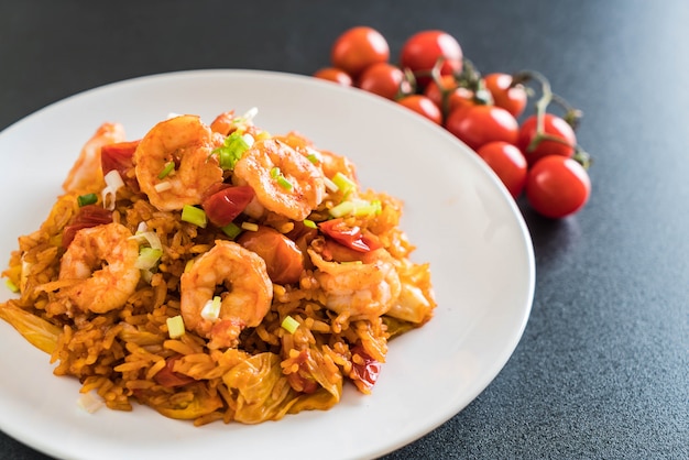 Riso fritto con salsa piccante alla corea e gamberetti