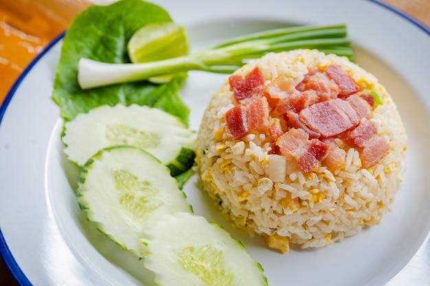 写真 豚肉と緑の野菜のチャーハン