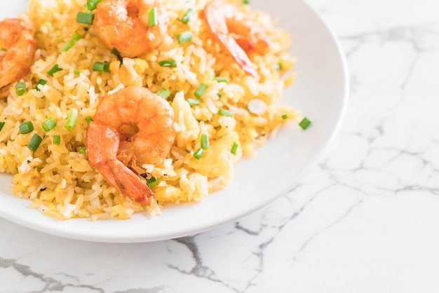 Photo fried rice with shrimps