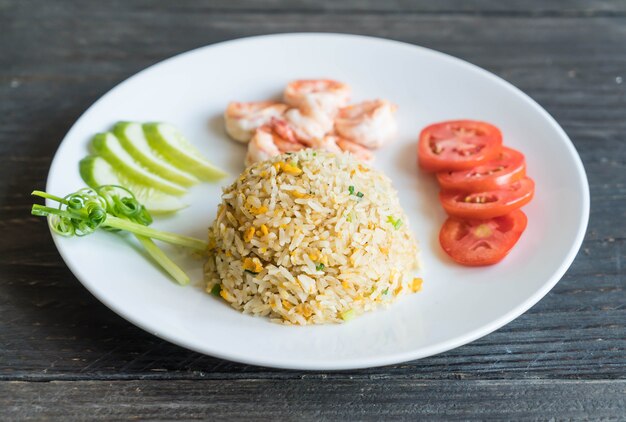 Photo fried rice with shrimps