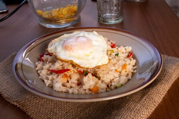 Photo fried rice with sunny side up egg