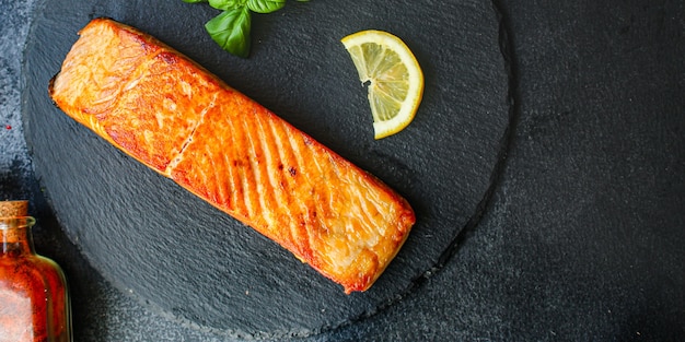 Salmone fritto pesce barbecue grill porzione di pesce pasto fresco pescetarian