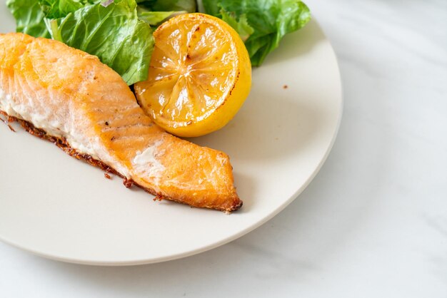 Fried salmon steak with lemon and vegetable