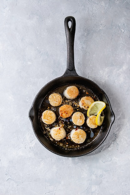 Fried scallops with butter sauce
