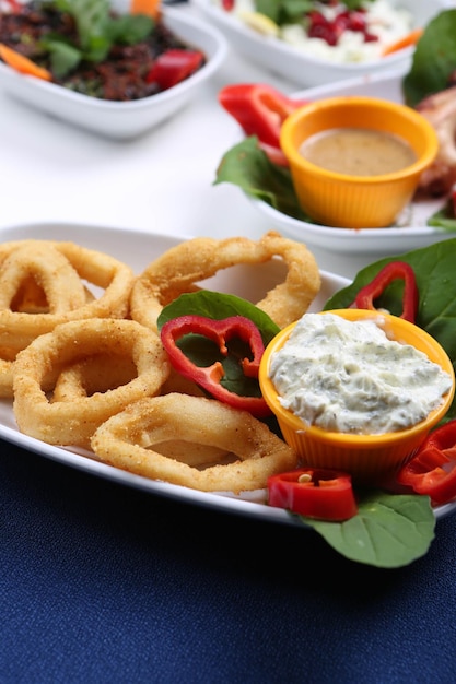 Foto calamaro fritto di mare o calamari al sugo