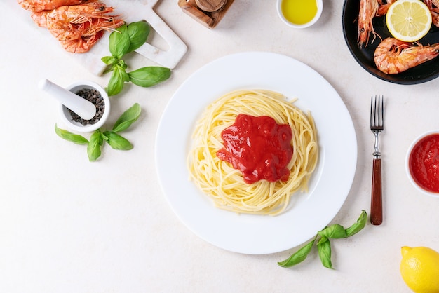 Fried shrimp prawns Italian spaghetti pasta